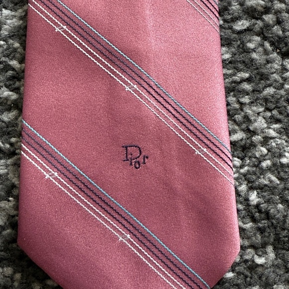 Dior Pink Silk Tie with Classic Stripes - Picture 4 of 5